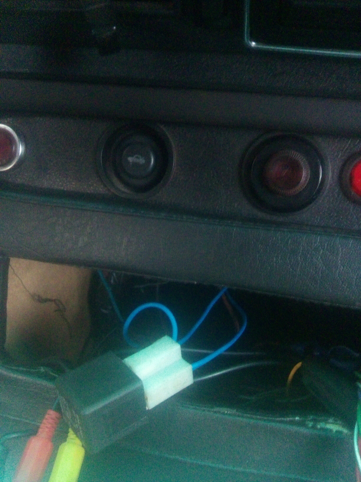 Багажник с кнопки — Lada 2106, 1,6 л, 1984 года | аксессуары | DRIVE2