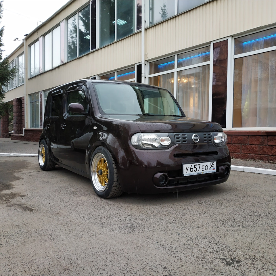 Nissan Cube z12 stance