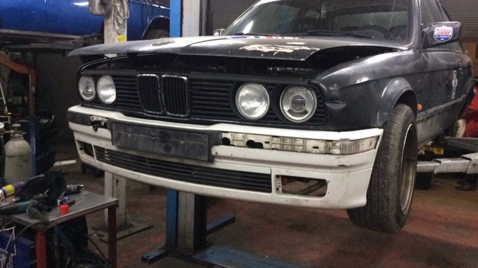 Bmw e30 пп. Е 30 бампер передний м3. Бампер бмв е30. Бмв м3 е30. Бмв е30 передний бампер.