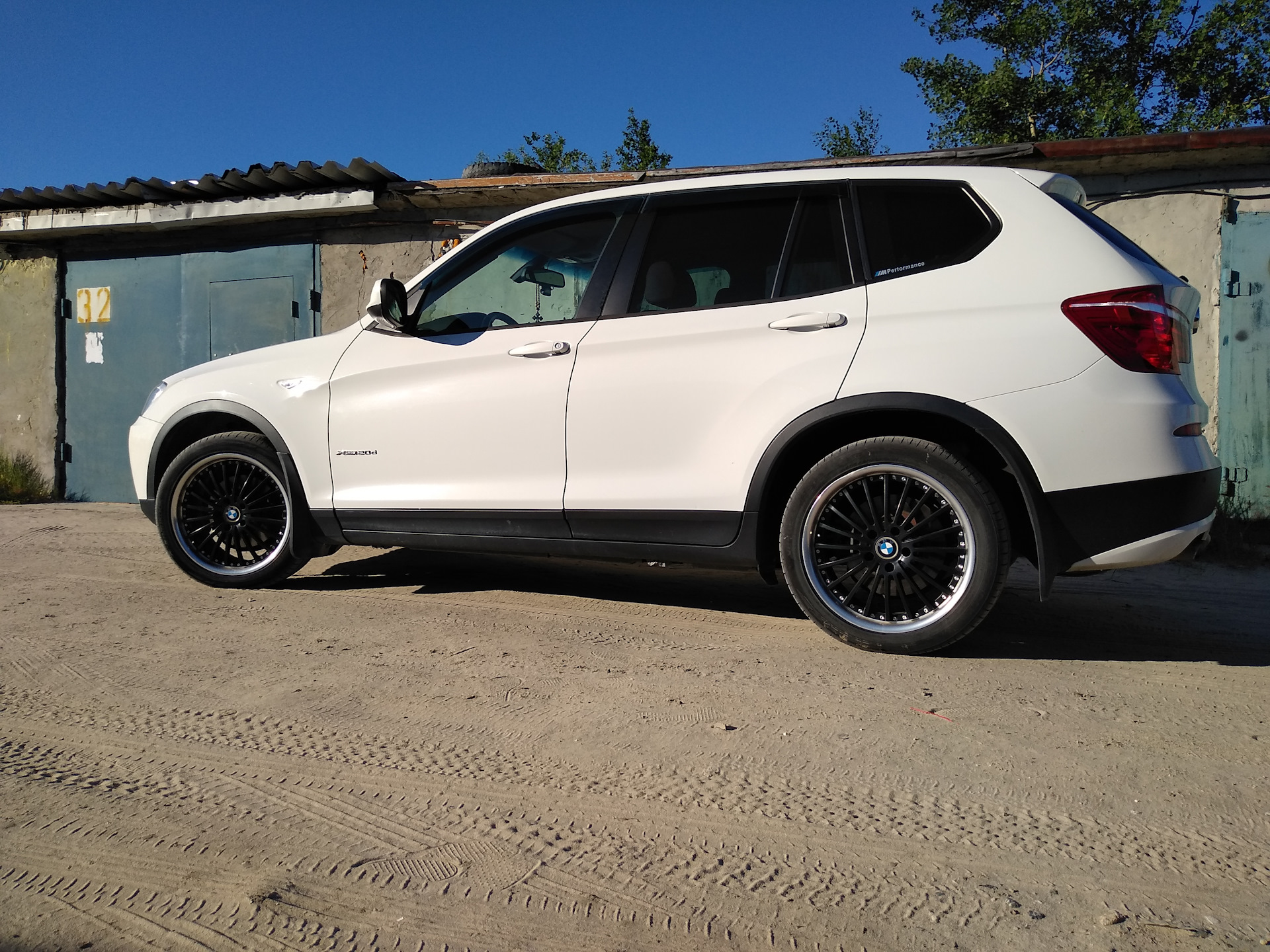 21 x 3. BMW x3 f25 r19. BMW x3 f25 диски r19. BMW x3 f25 на 19 дисках. Диски на БМВ х3 f25 r19.