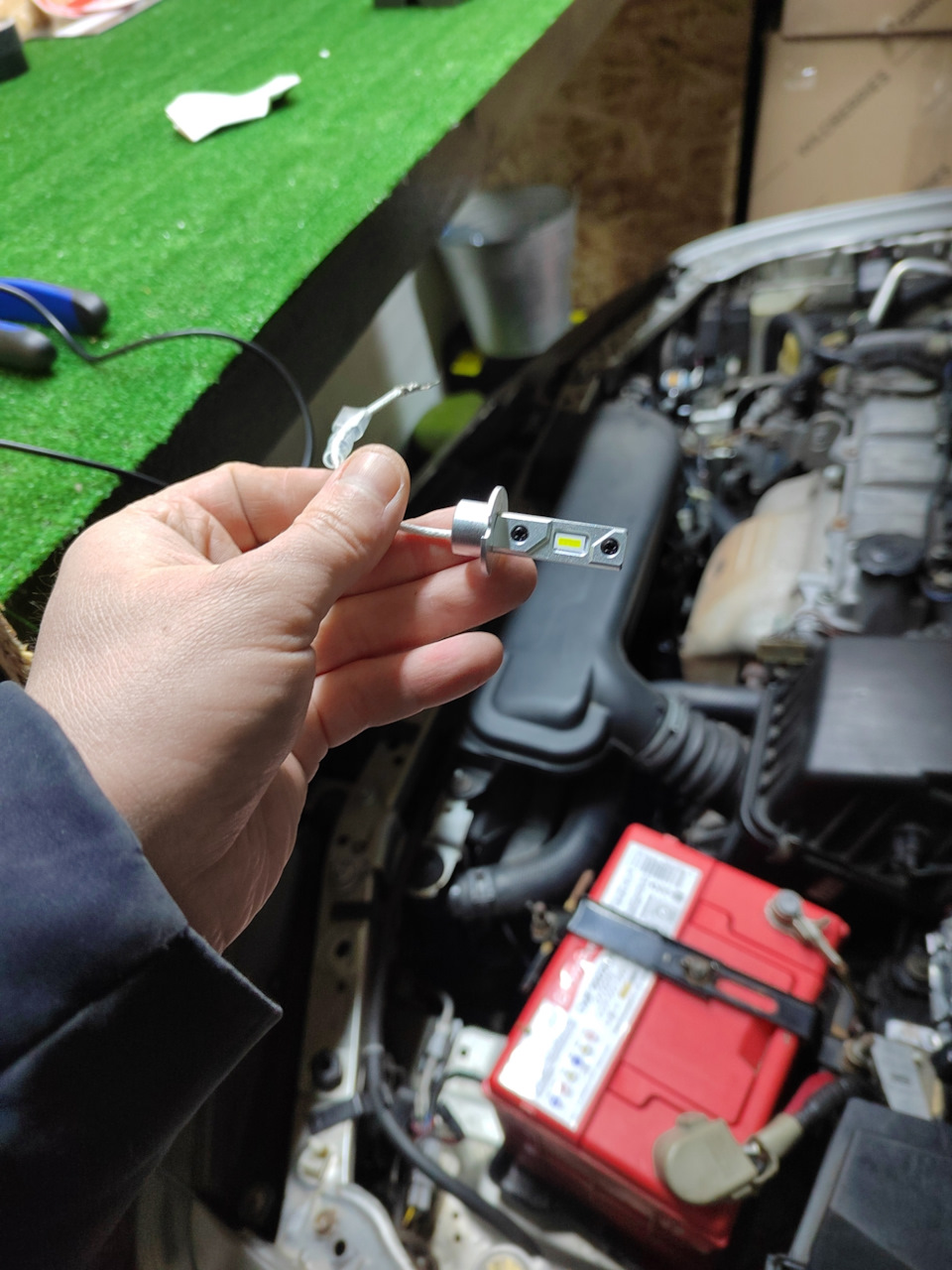 Замена ламп в противотуманках — Mazda Capella VI, 2 л, 2001 года ...