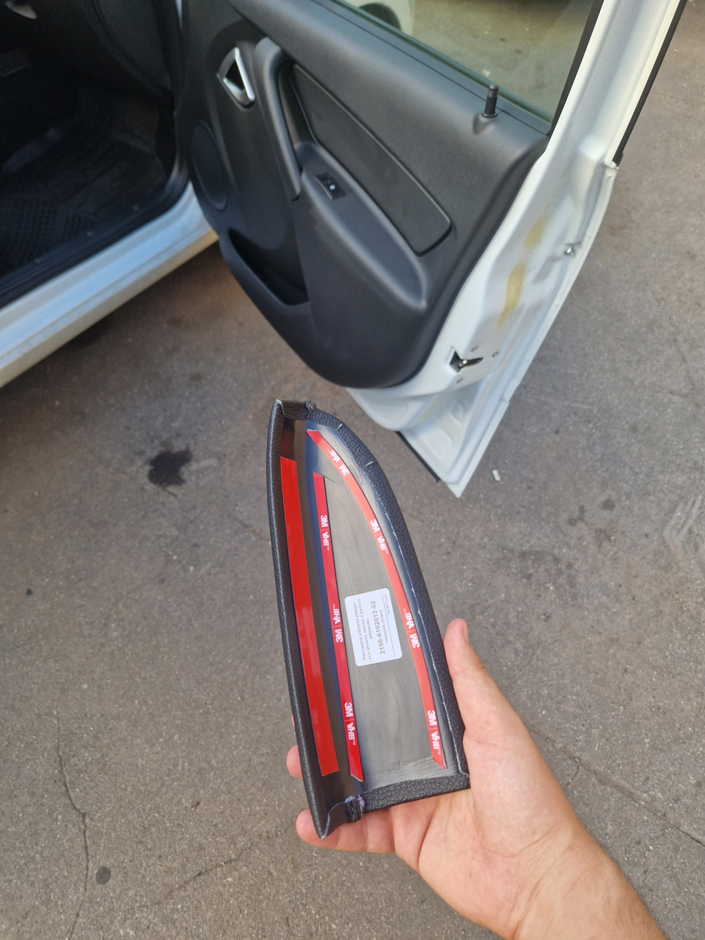 Накладки на дверные подлокотники со строчкой из кожи на Lada Granta FL ...