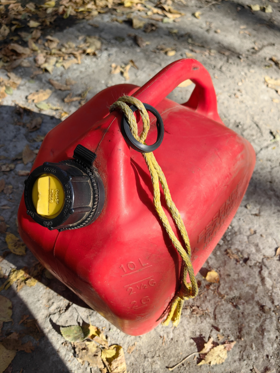 История с канистрами — Mitsubishi Pajero (4G), 3 л, 2011 года ...