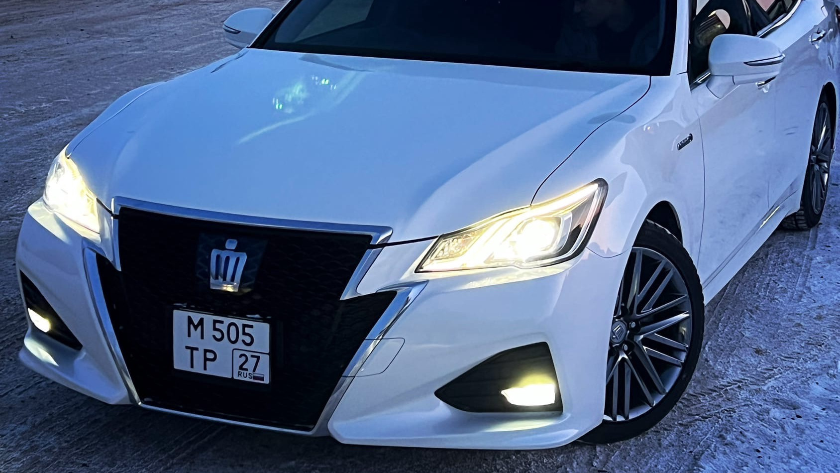 Тойота 2.5 гибрид. Toyota Crown 2015. Toyota Crown 210 в пленку. Краун 2015.