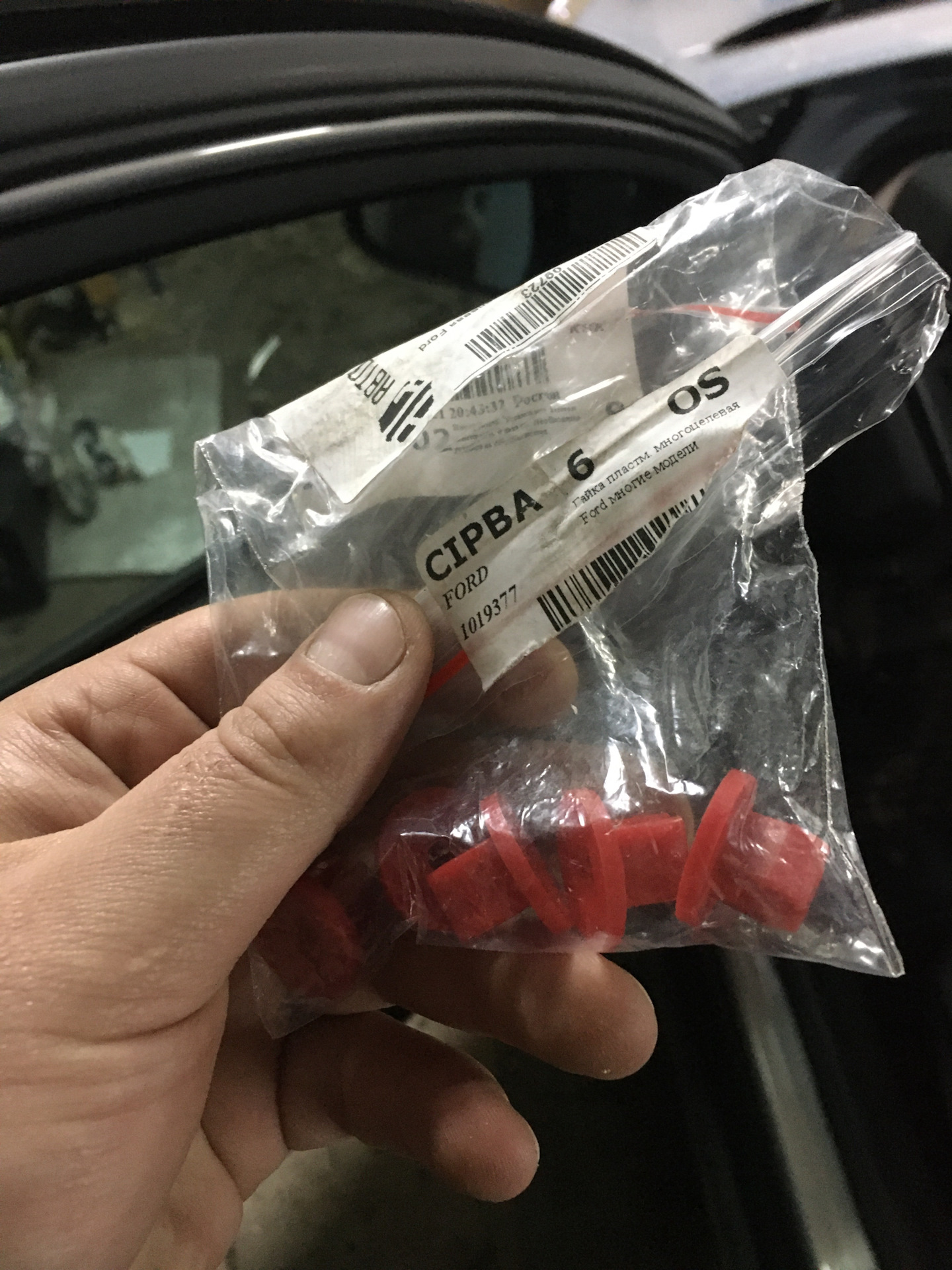 Установка пластикового пыльника. — Ford Focus Hatchback III, 1,6 л ...