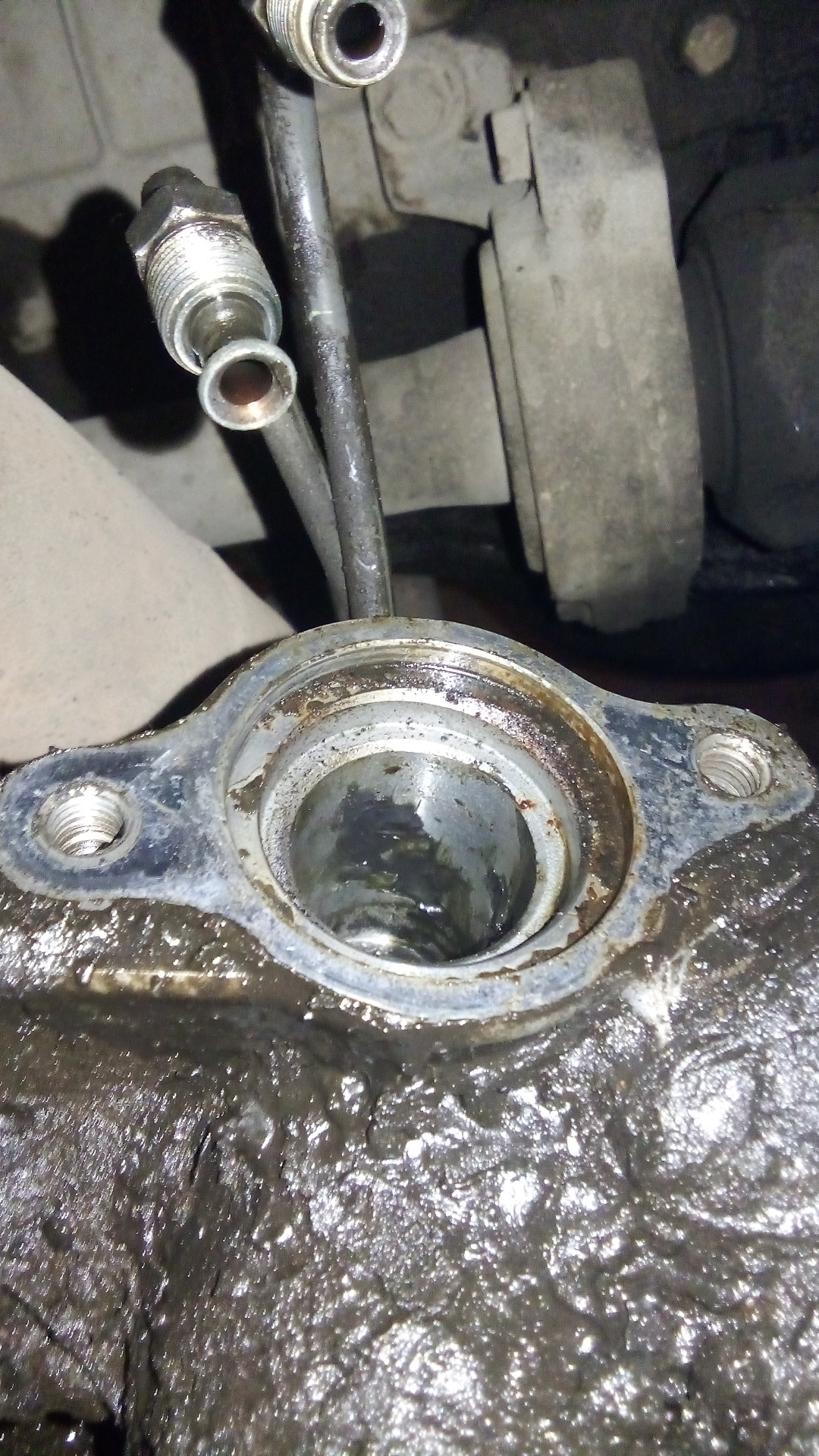 Замена верхнего сальника рулевой рейки — Toyota Ipsum (21), 2,4 л, 2002 ...