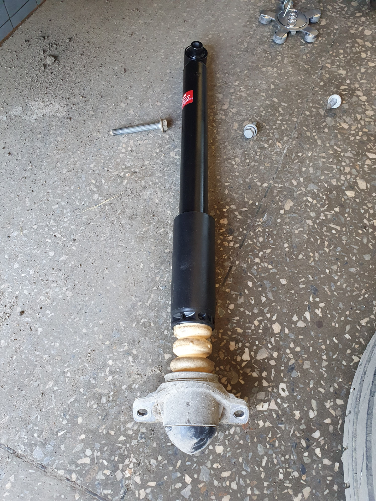 Замена амортизатров, зарядка в прикуриватель — Audi A3 Sedan (8V), 1,4 ...