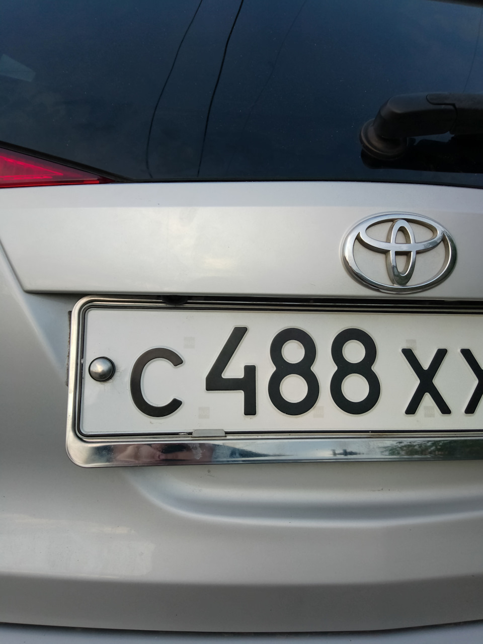 Установил себе камеру заднего вида. Она у меня ещё с момента покупки андроид магнитолы лежала но времени на её установку не было вообще а когда оно было то не было желания😆… — Toyota Caldina (241)