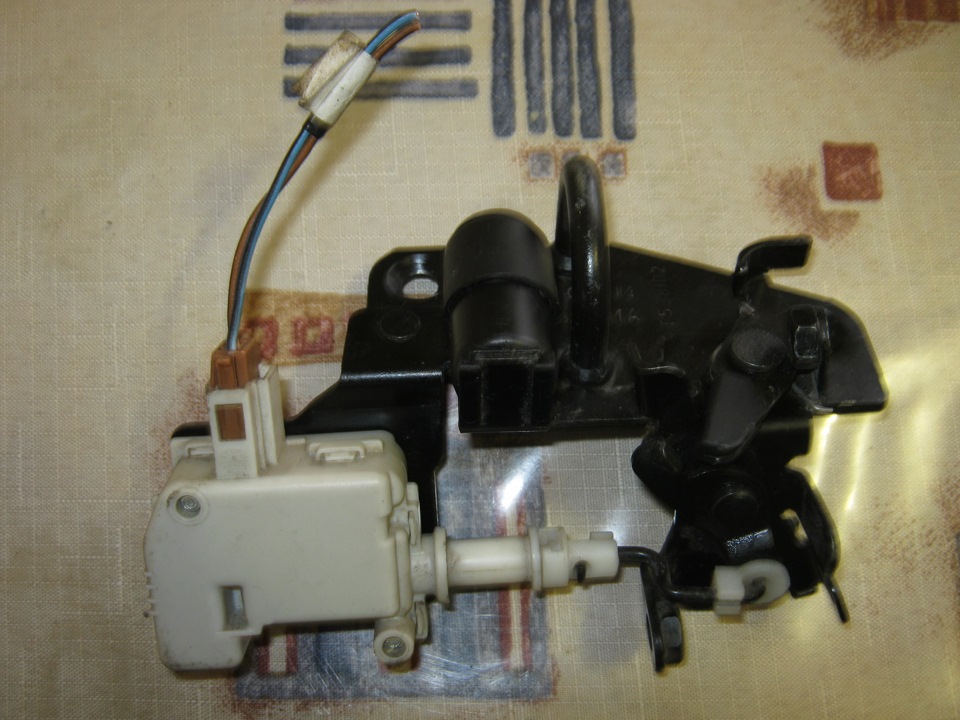 открытие багажника с брелка сигнализации — Skoda Fabia Combi Mk1, 1,2 л ...