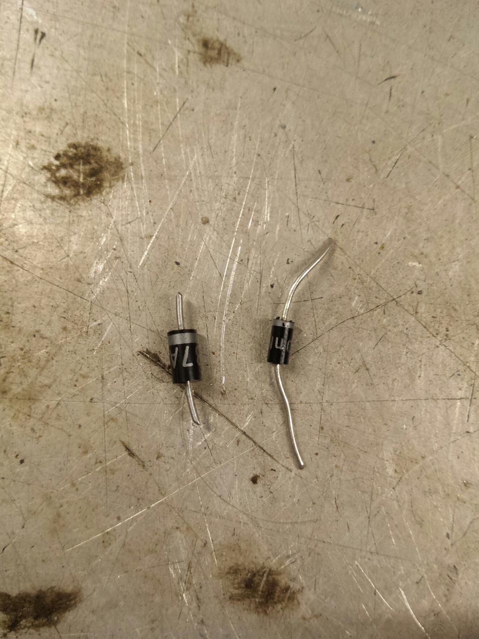 Разобрался зачем нужен диод на входе в реле и шторку — Toyota Yaris (p1 ...