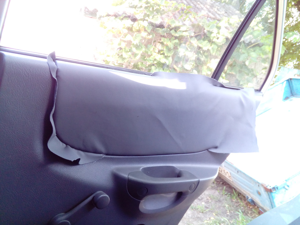 Перетяжка дверных карт на акценте в кожу — Hyundai Accent (2G), 1,5 л ...