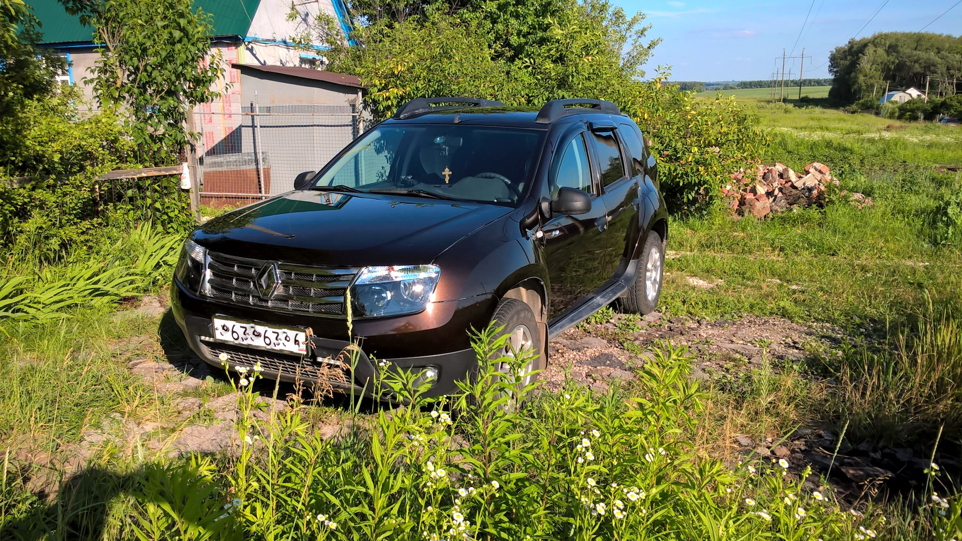 Renault Duster (1G) 2.0 бензиновый 2014 | 4*4 Темный каштан на DRIVE2