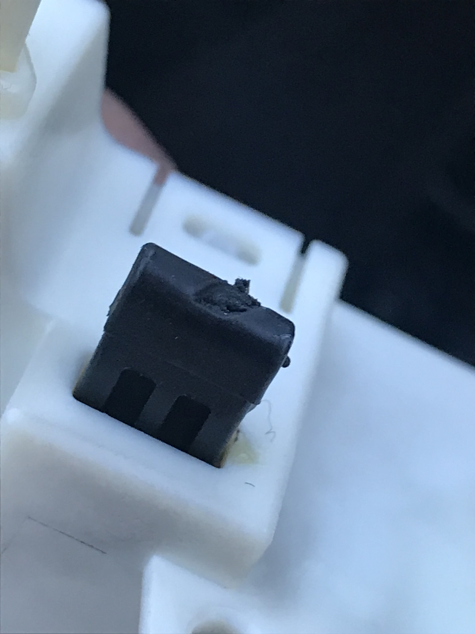 Выключается магнитола мазда. Выключается магнитола мазда. Выключается магнитола мазда. Мазда 6 снятие магнитолы. Mazda cx 5 не выключается магнитола.