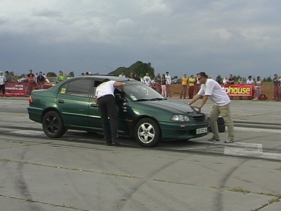     2010 Toyota Avensis 16 1998