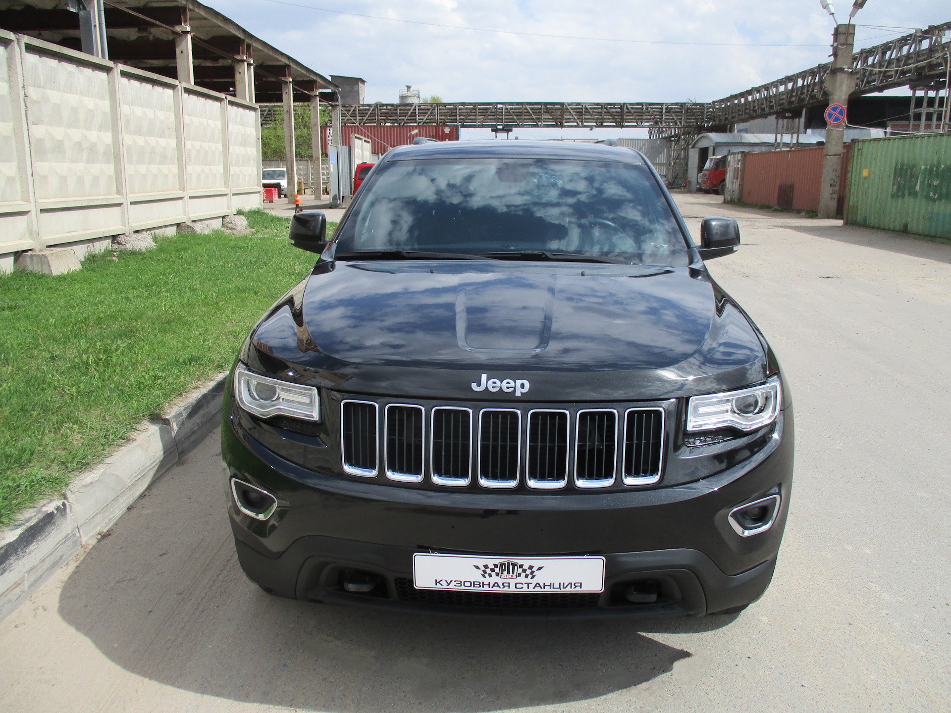 Jeep Grand Cherokee — на встречке ушёл от лобового удара в касательный,  собрав несколько автомобилей! (часть вторая) — Pit-Stop Color на DRIVE2