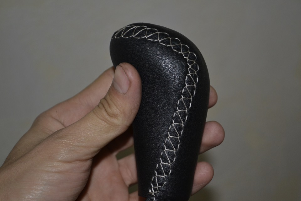 оплетка рукояти топора кожей. ручка из кожи. ручка кожа сделать.