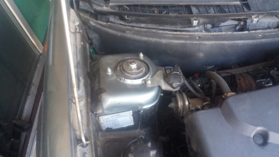 УСТАНОВКА ПРОСТАВОК НА ПЕРЕДНИЕ СТОЙКИ — Lada Приора седан, 1,6 л, 2011 ...