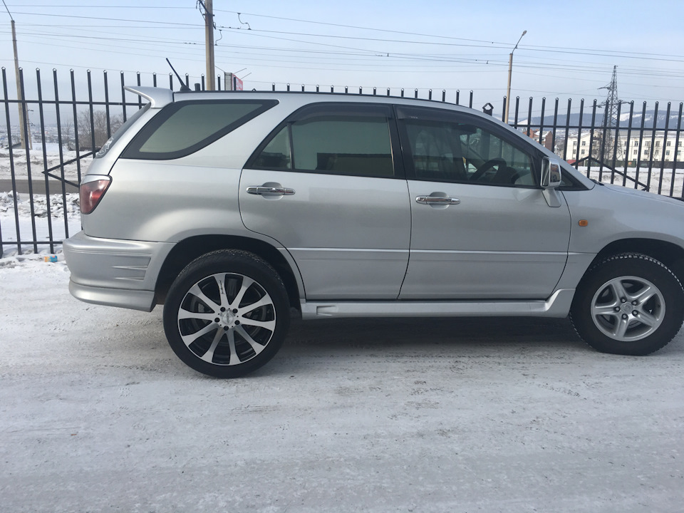 Шины тойота харриер. Toyota Harrier r19. Toyota Harrier 19 диски. Харриер Тойота 1 поколение на 18 дисках.