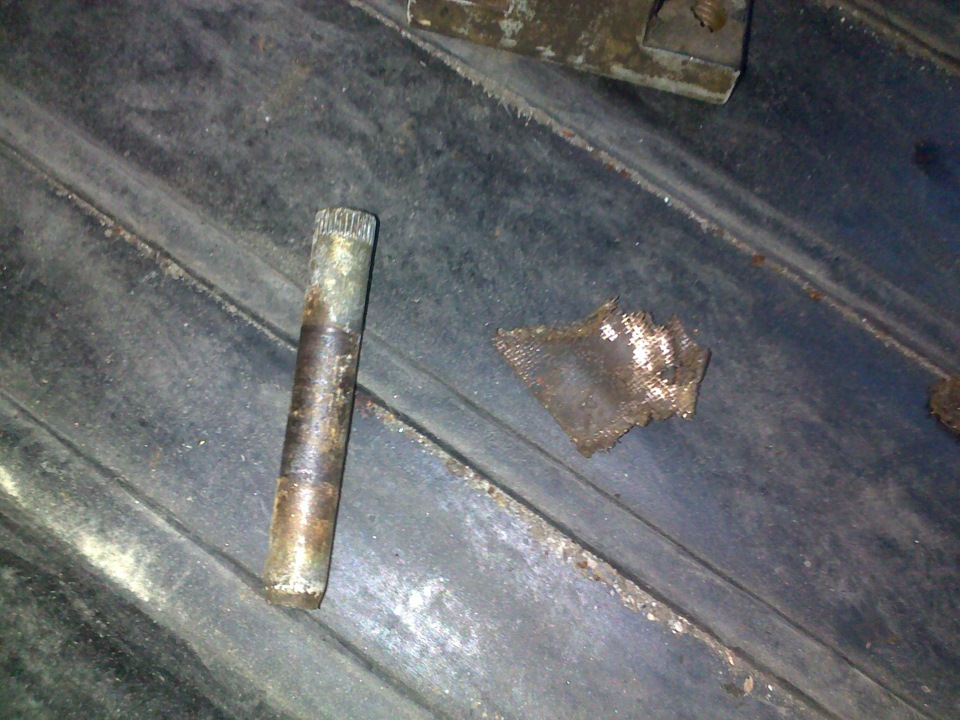 Как заменить штифт. Медная втулка натяжителя цепи om604. Как заменить штифт. Штифт петли 2107. Штифт распредвала ваз 2106.