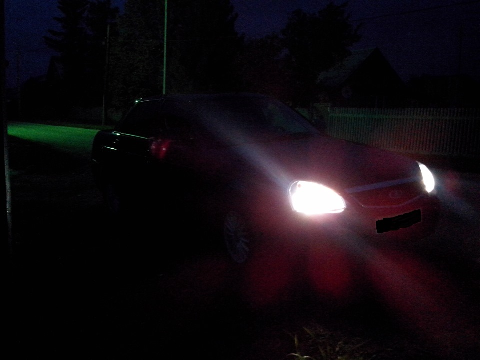 Новые лампочки в ближний — Lada Приора седан, 1,6 л, 2011 года ...