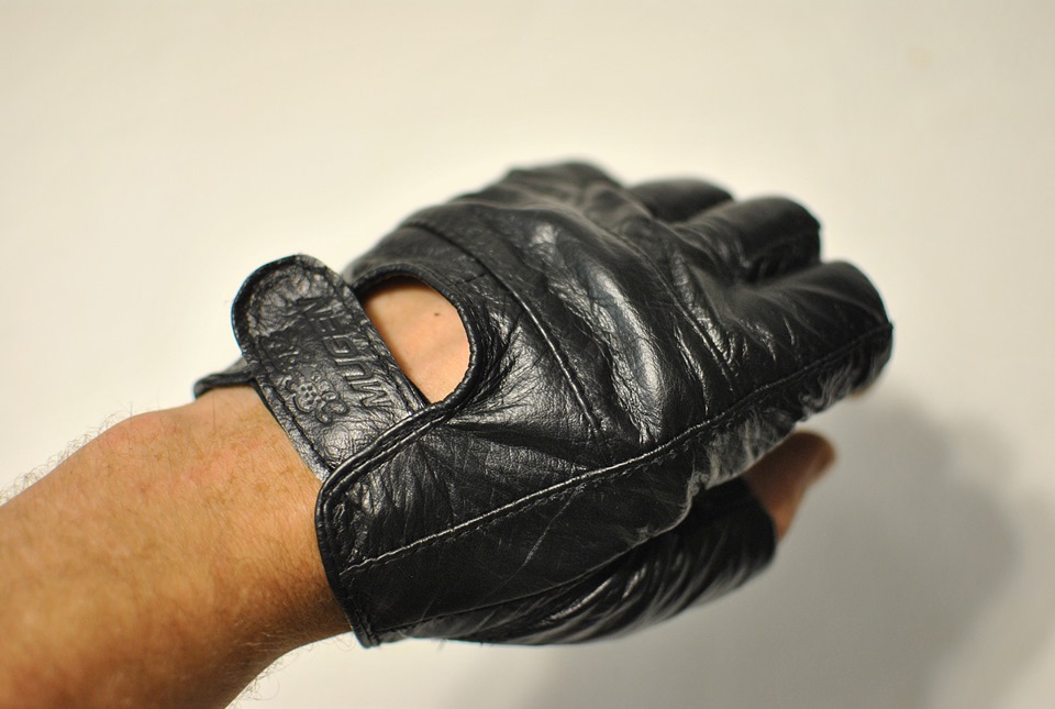 Купить перчатки без пальцев мужские