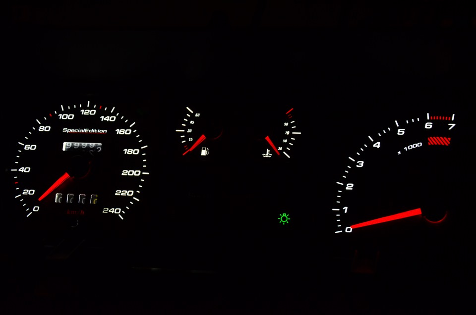 Rearrange the dashboard of a Ford Sierra