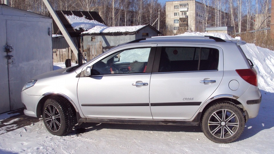 Geely MK Cross Cross Серебро