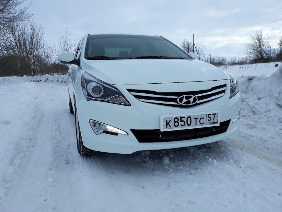 убрал шильдики и проверка грязи под подкрылками — Hyundai Solaris, 1,6 ...