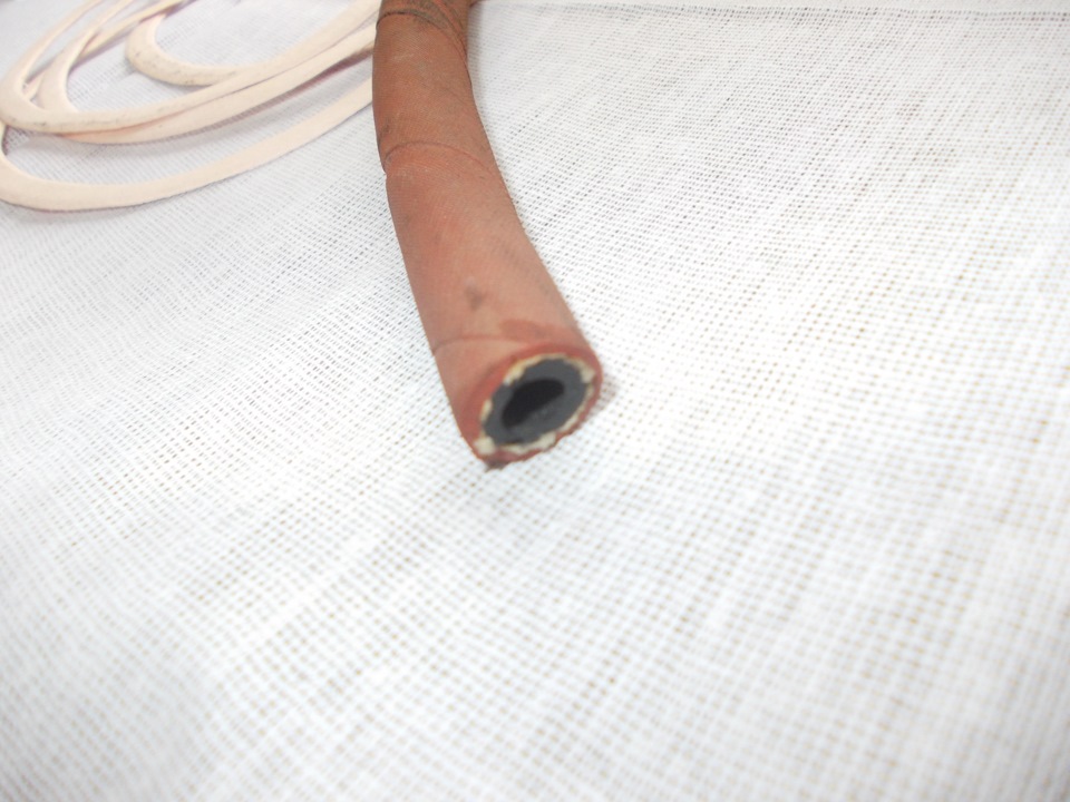 Прокладки цилиндров и ещё советский шланг 50 см на тормоза и сцепление ...