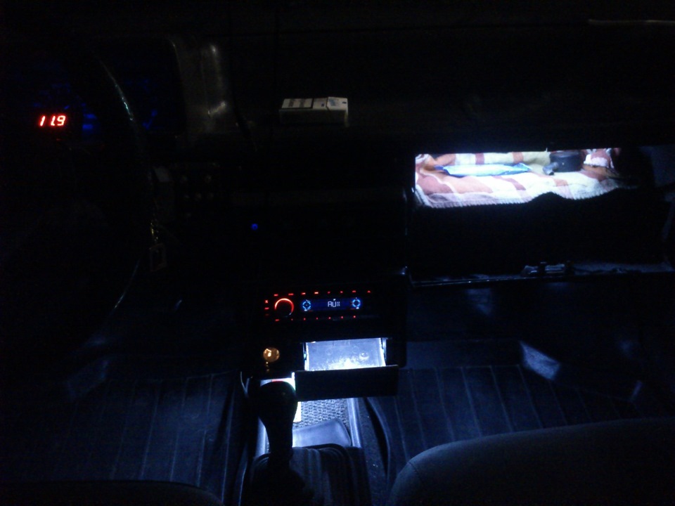 И подсветка бардачка — Lada 21093