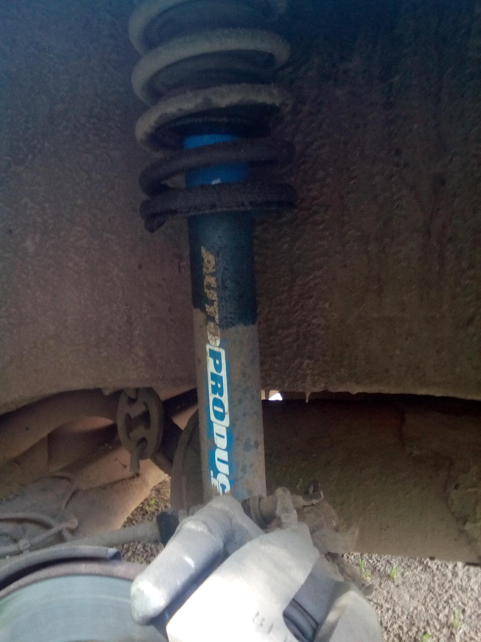 Потекла стойка — Lada Калина седан, 1,6 л, 2008 года | поломка | DRIVE2