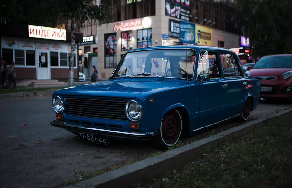 Красная ВАЗ 2101 stance