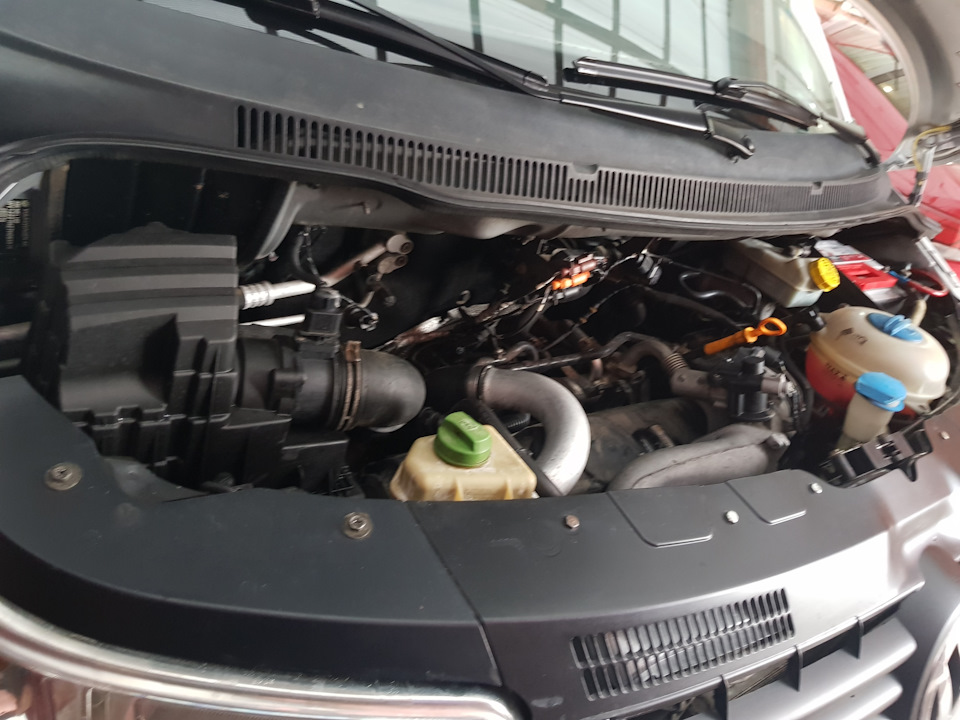 9 дизель. Т5 под капотом. Двигатель фольксваген транспортер т5. Двигатель фольксваген мультивен т6. Фольксваген т5 под капотом.