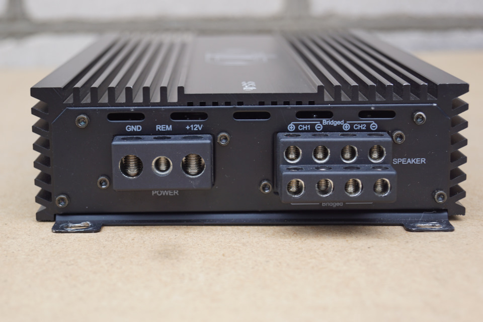 Акустические терминалы: 10 Ga, силовые: 0 Ga, винты под шестигранник. — Lada Приора Купе