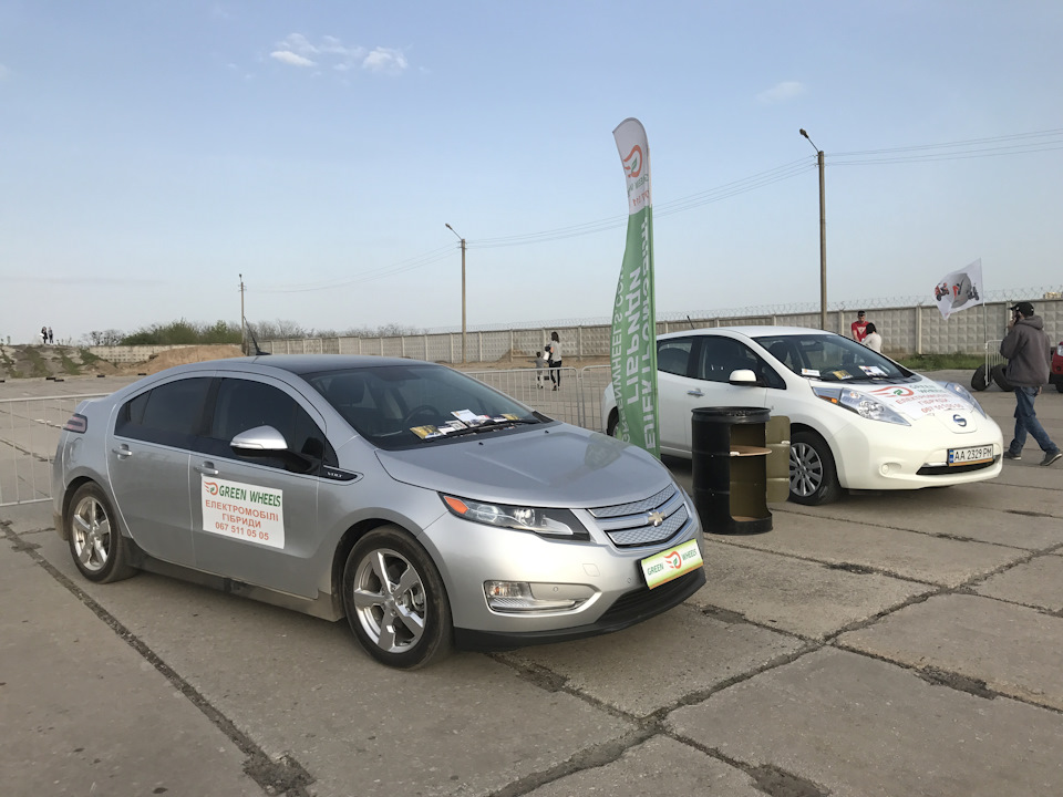 Сразу и о хорошем: получил возможность вблизи и вдумчиво оценить Chevrolet Volt, о покупке которого я размышляю уже некоторое время. Отпишу отдельно в блоге после полноценного тест-драйва, но это было одно из двух самых интересных событий лично для меня. — Pontiac Firebird (4G)