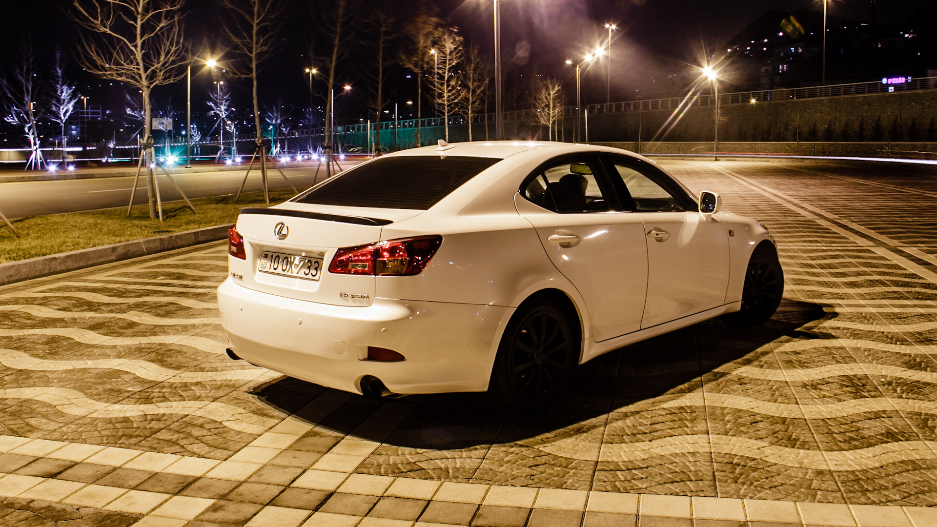 На русском мосту лексус. Lexus is 250. Лексус is 250 Tuning. Lexus is 250 Night. Лексус ИС 250 В ночной Москве.