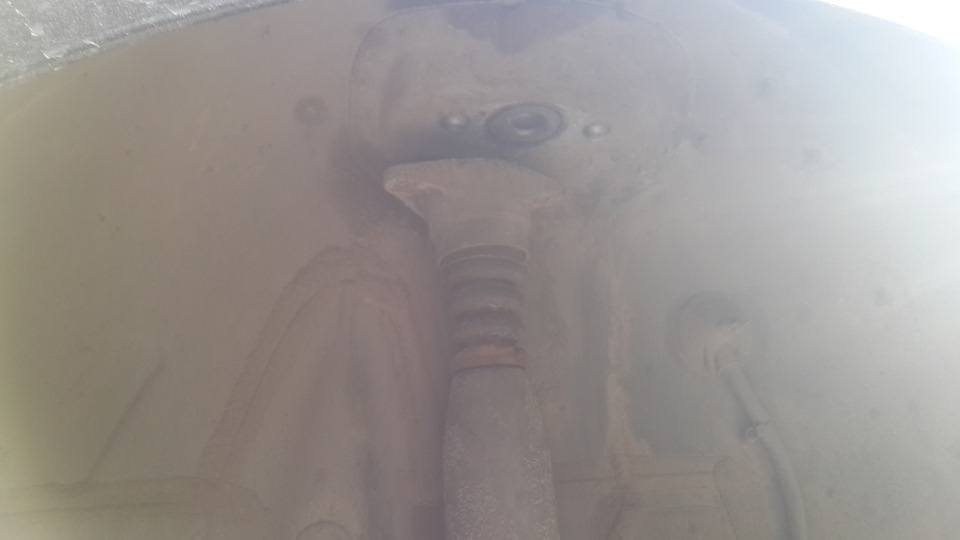 Замена отбойника заднего амортизатора — Audi A6 (C6), 2,8 л, 2010 года ...