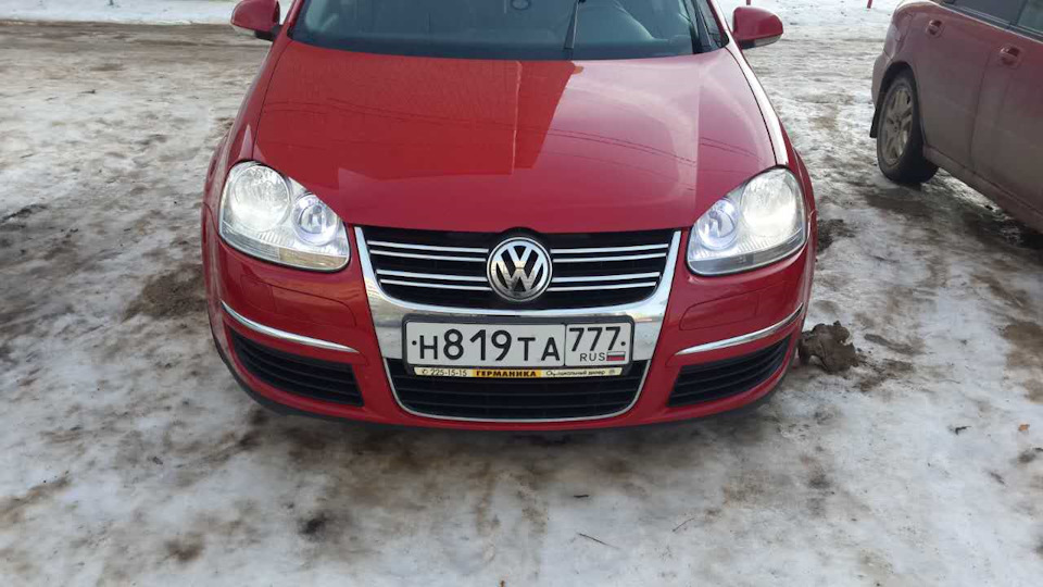 сменил габариты в передних фарах. — Volkswagen Jetta V, 1,6 л, 2007 ...
