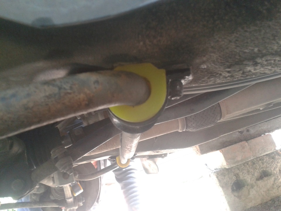 Замена шаровых, стоек и втулок стабилизатора — Lada Калина универсал, 1 ...