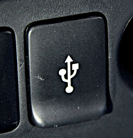 Как снять заглушку кнопок аутлендер 3 8718A030 USB АДАПТЕР Mitsubishi Запчасти на DRIVE2
