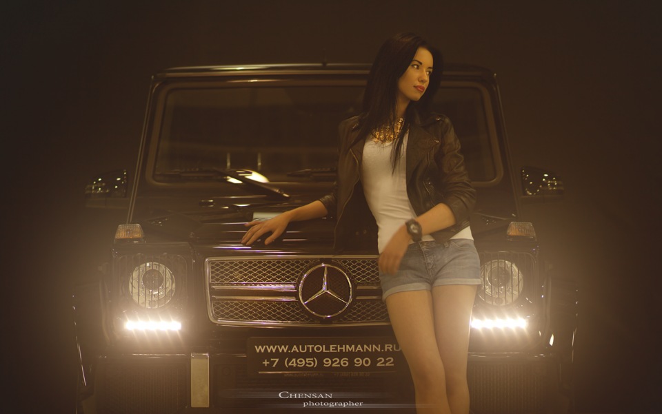 Mercedes Benz Gelandewagen and girls