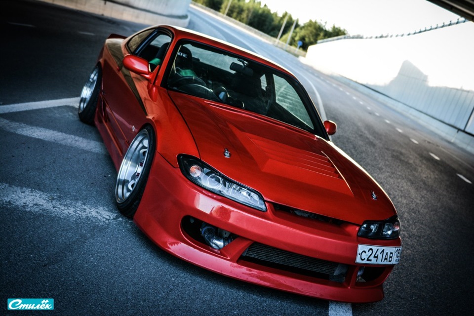 Nissan Silvia s15 красная