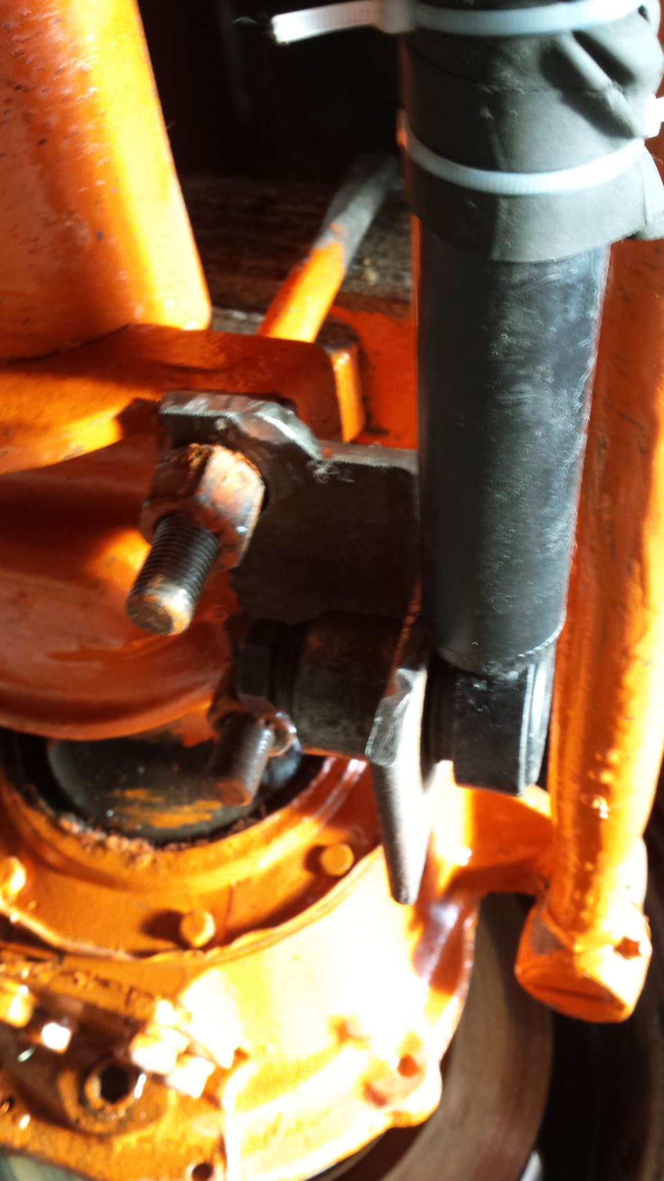 Поставил рулевой демпфер от Toyota land cruiser 200 — УАЗ 31514, 2,5 л ...