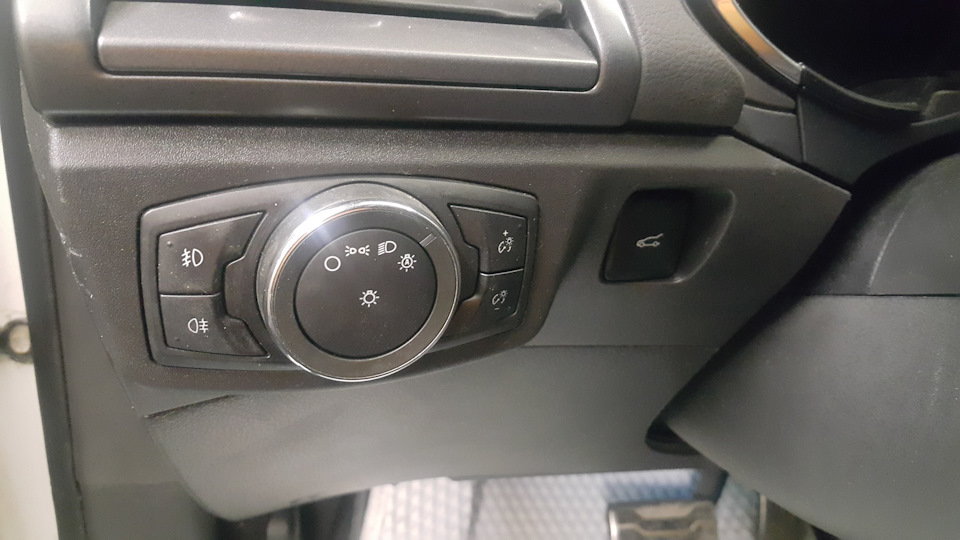 в салоне авто — Ford Mondeo V