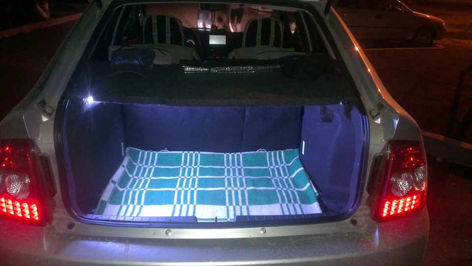 Подсветка багажника) — Lada Приора хэтчбек, 1,6 л, 2014 года ...