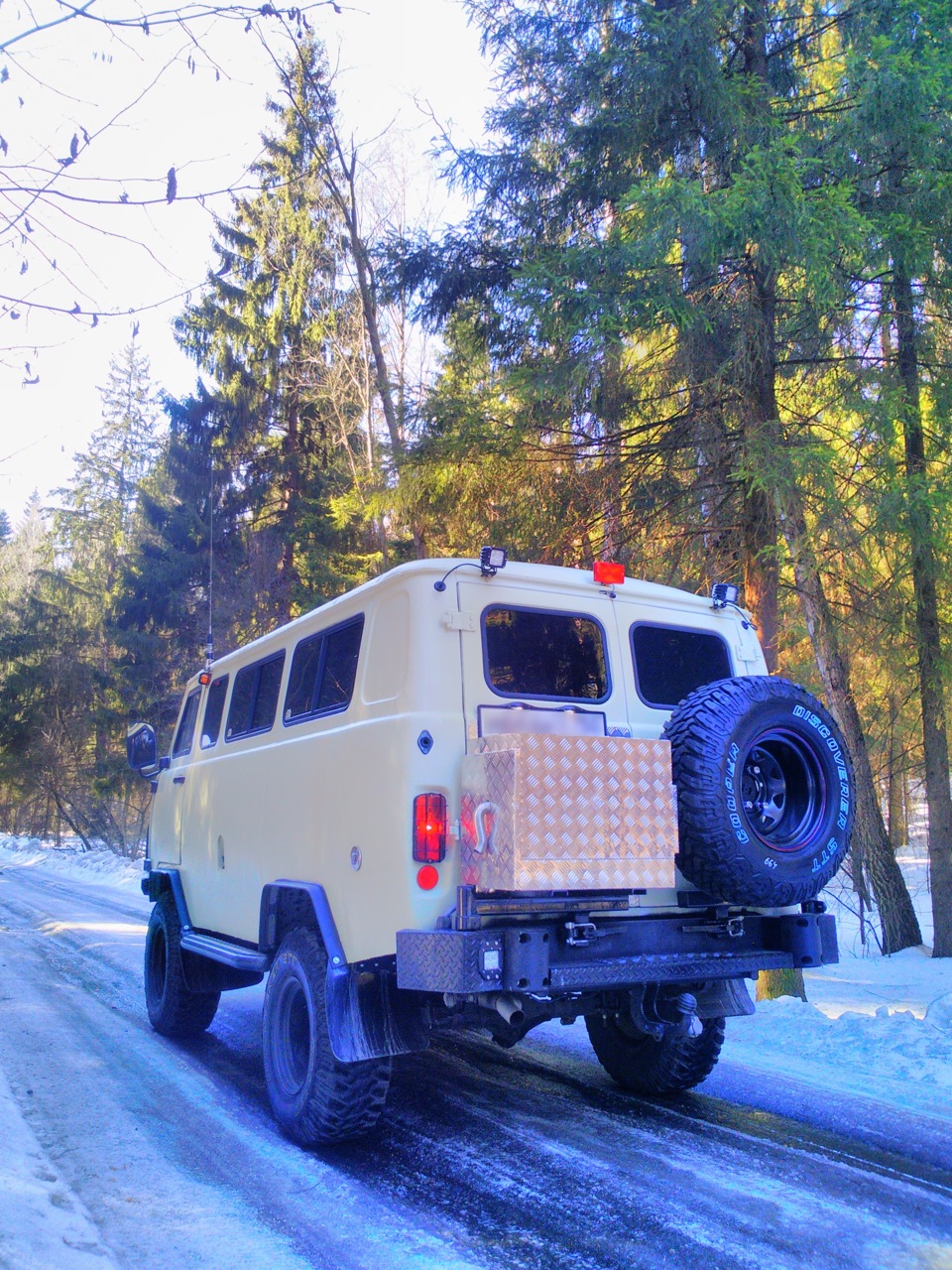 Весна в лесу. Первый выезд на природу. — УАЗ 2206, 3 л, 2010 года |  фотография | DRIVE2