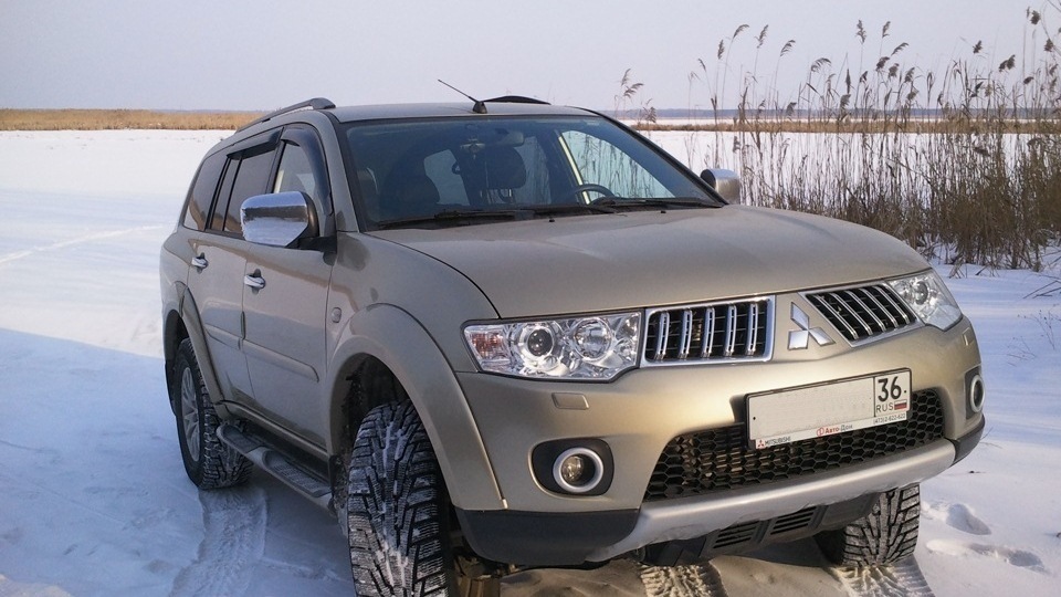 Авито россии митсубиси паджеро спорт. Паджеро спорт 32 колеса. Паджеро спорт 2 на 32 колесах.