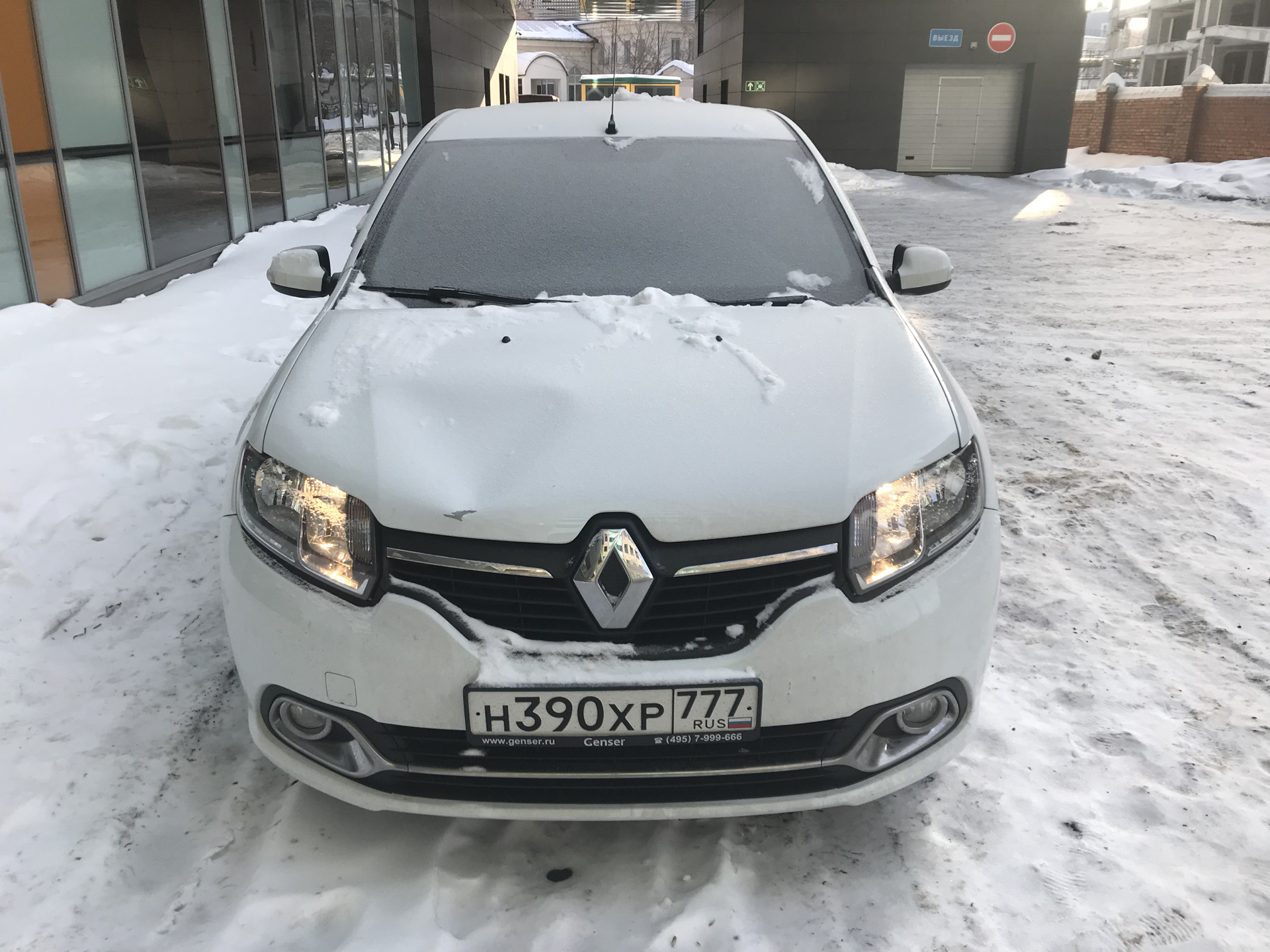 Сандеро степвей зимние фото. Логан степвей. Рено зимний вариант. Renault sandero stepway. Логан степвей.