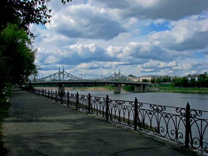 Тверь линейная. Тверь лето ночь Староволжский мост. Тверь набережная. Староволжский мост в Твери. Тверь набережная мост.