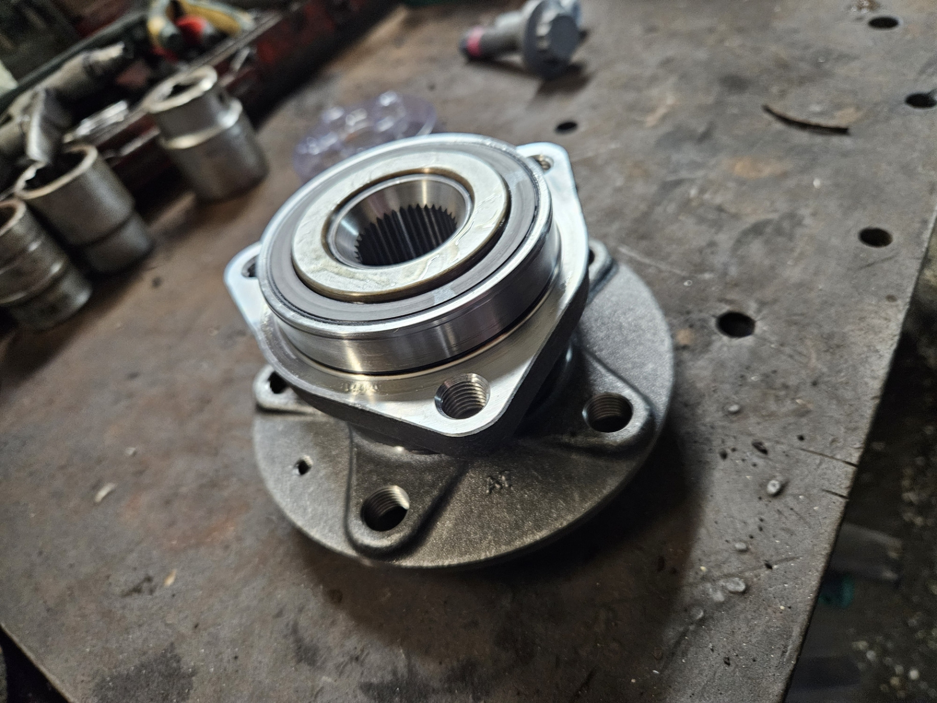 Замена переднего левого подшипника — Skoda Octavia A7 Mk3, 1,6 л, 2015 ...